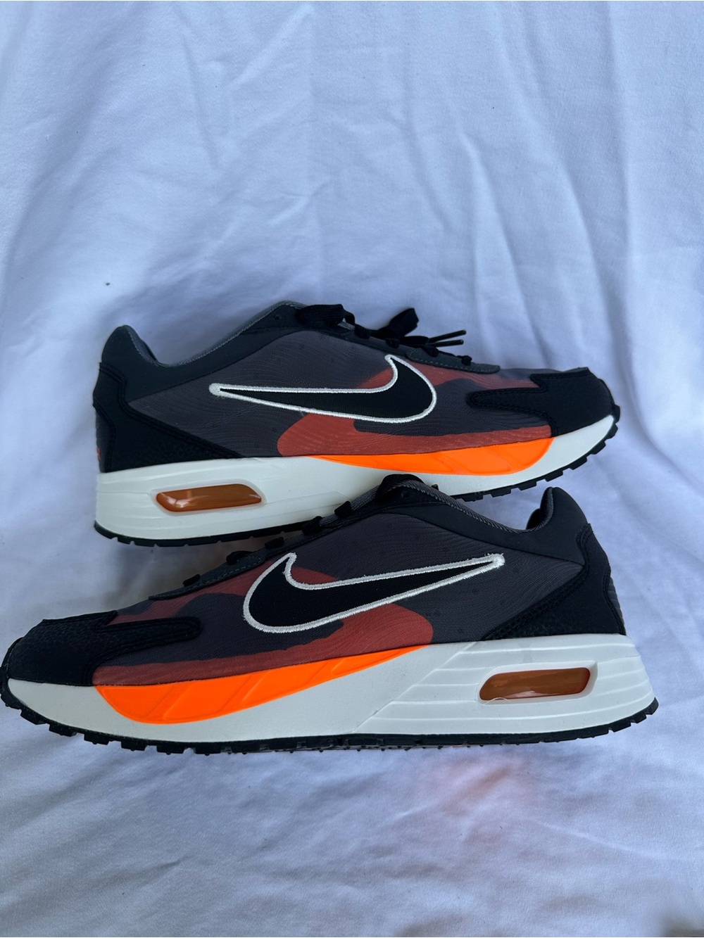 Nike Air Max Solo SE 8M/9.5W - Picture 2 of 10